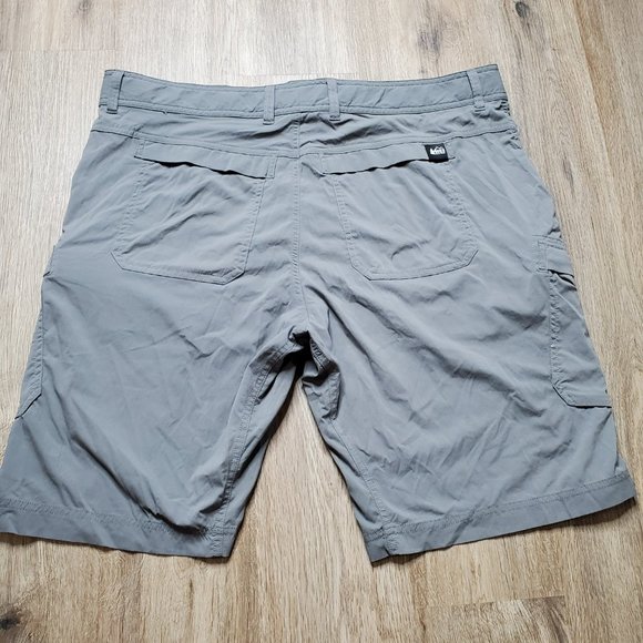 REI Mens Size 40" Cargo Shorts; Steel; Fishing Hiking Outdoors; 10" inseam - Picture 9 of 9